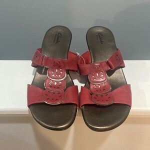 CLARKS Bendables Leather Wedge Sandals Red color Women's Size 10M inspect photos